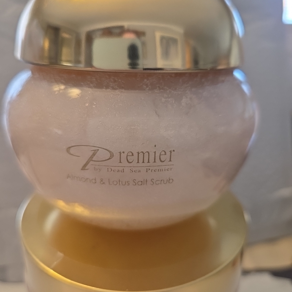 Premier Gold-Lidded Salt Scrub